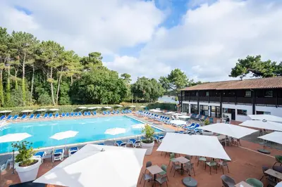 Piscine de l'établissement Villages Clubs du Soleil - SOUSTONS ou située à proximité