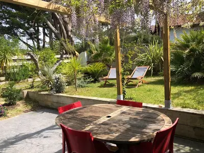 Jardin de l'établissement Appartement La Gravière