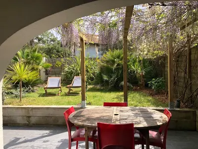 Jardin de l'établissement Appartement La Gravière