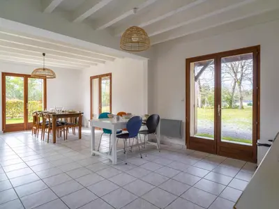 Coin salon dans l'établissement Maison au bord du lac de Biscarrosse - 6 pers - Jardin et parking - Proche pistes cyclables - FR-1-319-511