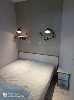 Un ou plusieurs lits dans un hébergement de l'établissement Duplex entre forêt et océan - Chez Alex & Max