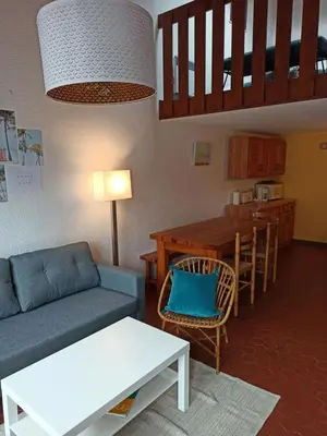 Coin salon dans l'établissement Charmante villa patio proche de l'océan