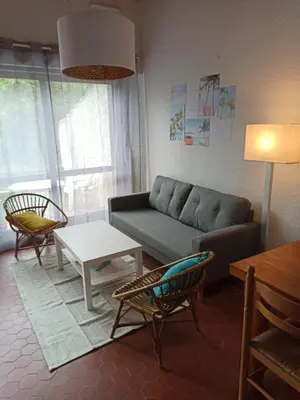 Coin salon dans l'établissement Charmante villa patio proche de l'océan