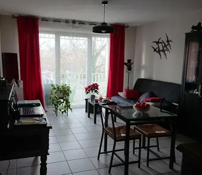 Coin salon dans l'établissement Res au calme et arboree