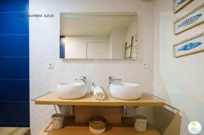 Salle de bains dans l'établissement Villa avec Piscine Parentis en Born 13 personnes
