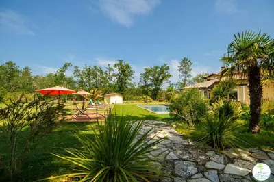 Jardin de l'établissement Villa avec Piscine Parentis en Born 13 personnes