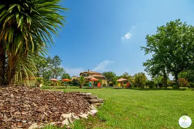 Jardin de l'établissement Villa avec Piscine Parentis en Born 13 personnes