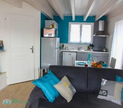 Cuisine ou kitchenette dans l'établissement Village Drôles d'Oiseaux
