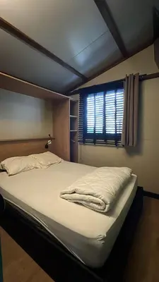 Un ou plusieurs lits dans un hébergement de l'établissement chalet 315 camping 4 étoiles Bassin d'Arcachon La Teste