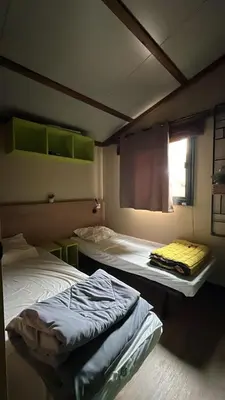 Un ou plusieurs lits dans un hébergement de l'établissement chalet 315 camping 4 étoiles Bassin d'Arcachon La Teste