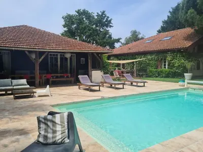 Piscine de l'établissement Maison Pimoli : Chambre Hortense ou située à proximité