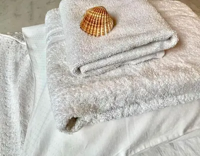 Un ou plusieurs lits dans un hébergement de l'établissement Modern Beach Villa 150m from the Atlantic surf