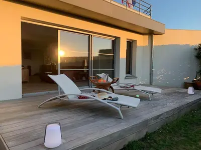 Terrasse ou espace extérieur de l'établissement Modern Beach Villa 150m from the Atlantic surf