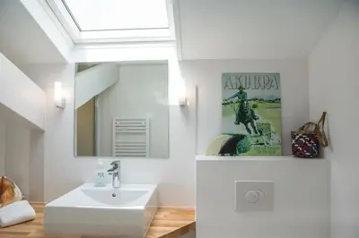 Salle de bains dans l'établissement Modern Beach Villa 150m from the Atlantic surf