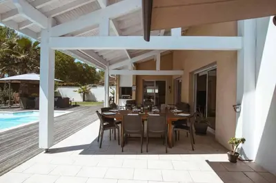 Piscine de l'établissement Villa Hibiscus à 10 min de l'océan ou située à proximité