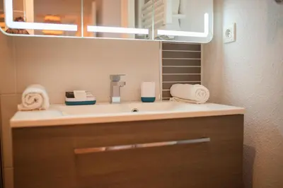 Salle de bains dans l'établissement Duplex familial proche plage et commerces