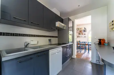Cuisine ou kitchenette dans l'établissement Villa Amandine - Charmante maison de famille au Pyla