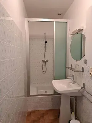 Salle de bains dans l'établissement COLIBRI