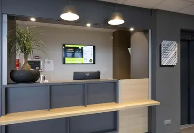 Hall ou réception de l'établissement B&B HOTEL Saint-Geours-de-Maremne Hossegor