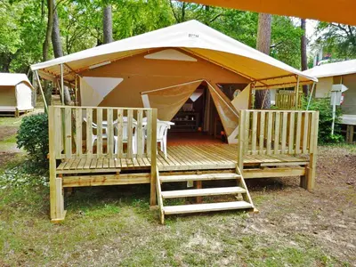 Jardin de l'établissement Le Village Vacances de Mimizan Plage