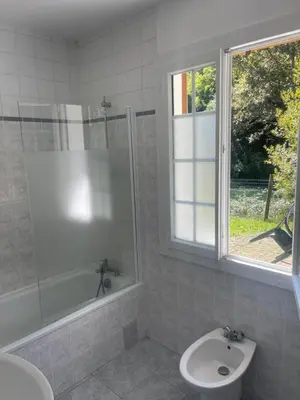 Salle de bains dans l'établissement Bruyeres