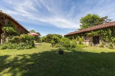 Jardin de l'établissement Gite du platane