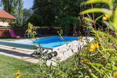 Piscine de l'établissement Gite de pernaout ou située à proximité