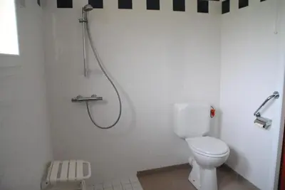 Salle de bains dans l'établissement Chalosse