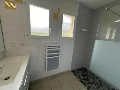Salle de bains dans l'établissement Seignanx