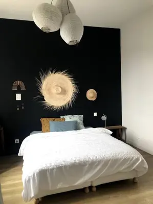 Un ou plusieurs lits dans un hébergement de l'établissement Maison de ville avec piscine