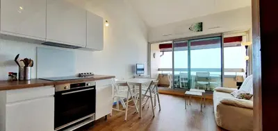 Cuisine ou kitchenette dans l'établissement Le Soleil d’Or