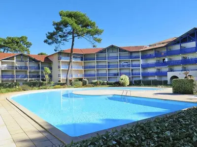 Piscine de l'établissement Agréable T2 avec Piscine et Parking à Soustons - FR-1-379-165 ou située à proximité