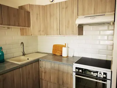 Cuisine ou kitchenette dans l'établissement Agréable T2 avec Piscine et Parking à Soustons - FR-1-379-165