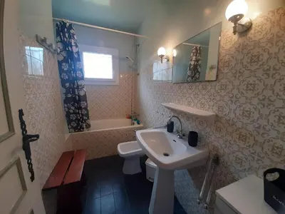 Salle de bains dans l'établissement Maison 4 chambres avec jardin clos, proche plage et centre, à Vieux-Boucau - FR-1-239-964