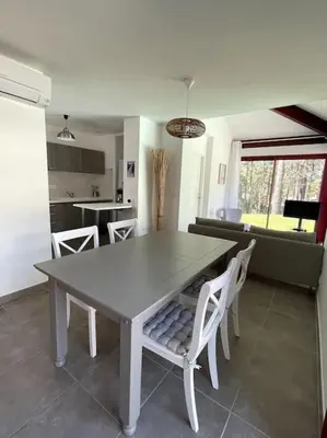 Cuisine ou kitchenette dans l'établissement Maison 5 personnes avec piscine privée chauffée - Private heated pool 5 people house - Moliets-et-Maa - Landes - France