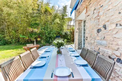 Jardin de l'établissement Embruns - Location vacances capbreton superbe villa avec jardin et piscine chauffée