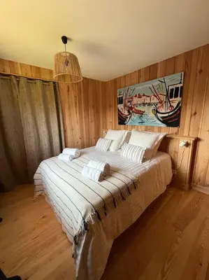 Un ou plusieurs lits dans un hébergement de l'établissement Cabane Noa neuve- piscine chauffée