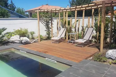 Piscine de l'établissement Cosy villa with pool near ocean ou située à proximité