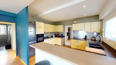 Cuisine ou kitchenette dans l'établissement Cosy villa with pool near ocean