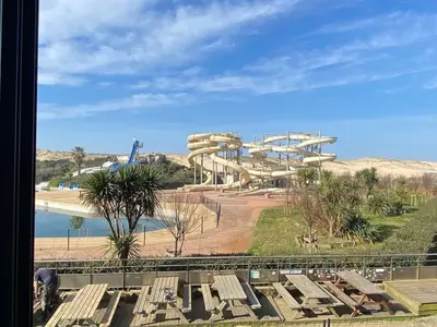 Piscine de l'établissement Studio 212 lumineux à deux pas de l'océan ou située à proximité