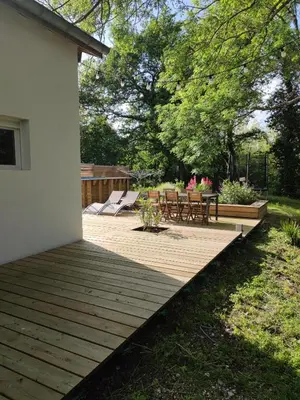 Jardin de l'établissement Adorable maison d'hôtes avec piscine- tiny house