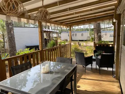 Plan de l'établissement Charmant Mobilhome avec espace vert au milieu des pins proche de la plage sur le camping 