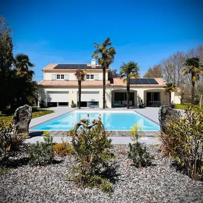LA MAISON CACHEE-BA
