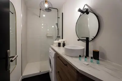 Salle de bains dans l'établissement L'Apaisant - Un coin de sérénité au cœur de Dax