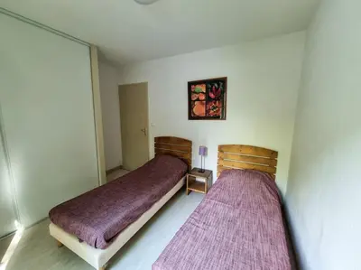 Un ou plusieurs lits dans un hébergement de l'établissement La Cabane Apolonia maison 6 pp Piscine en bord lac