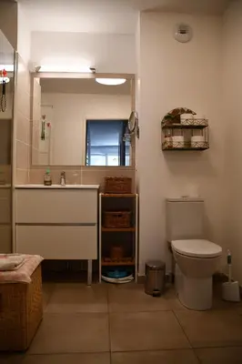 Salle de bains dans l'établissement Appartement T3 (plain-pied) et son jardin privatif clos à Vieux Boucau
