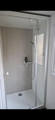 Salle de bains dans l'établissement Mobil Home Camping 4*