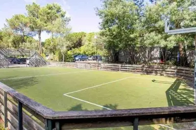 Tennis ou squash au sein de la maison de vacances ou à proximité