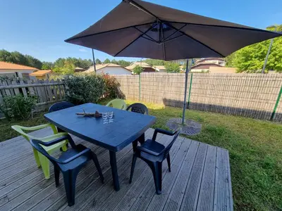 Jardin de l'établissement La Cabane Fournier 10 min a pied de Mimizan plage et commerce
