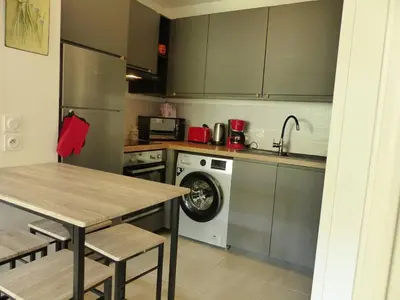 Cuisine ou kitchenette dans l'établissement Residence Coeur boise appartement avec terrasse et wifi Espace vert